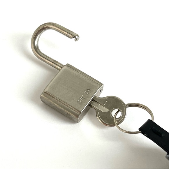 Prada padlock - Picture 4 of 6